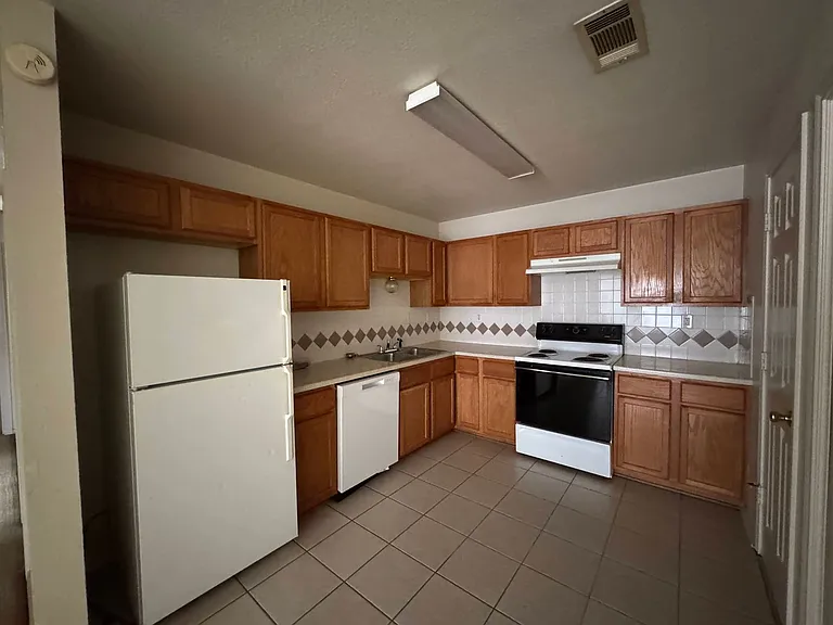5005 John David Dr — Photo 8