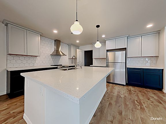 4th image of 5711 E Adrian Ave