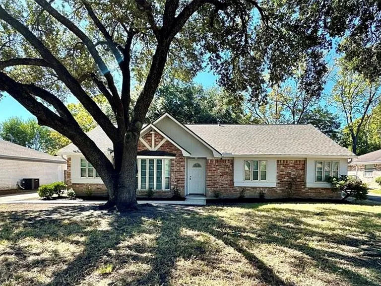 4310 Cinnabar Dr — Photo 2