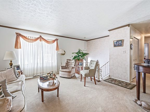 3rd image of 1416 Skyline Dr