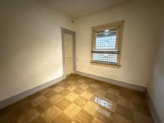 4th image of 437 W 24th Ave