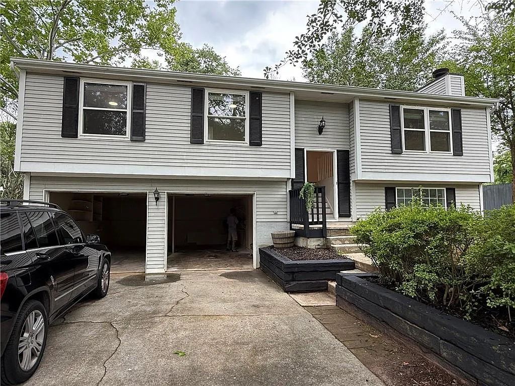3 bed, 2.5 bath, 1094 sqft, $2,400 — Photo 2