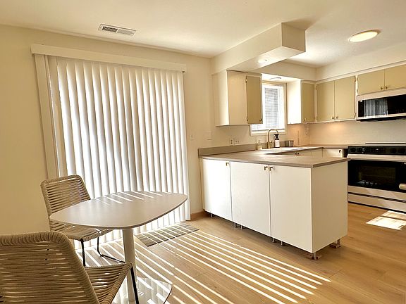 2nd image of 515-517 Effie St #515