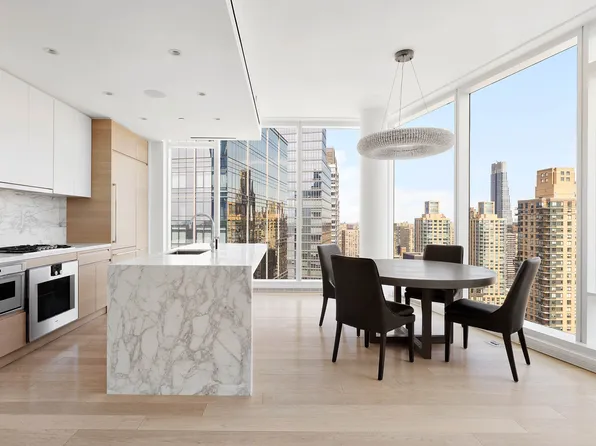 30 Riverside Boulevard image 2 of 16