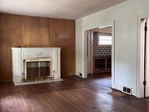 2nd image of 17464 Norton Ave