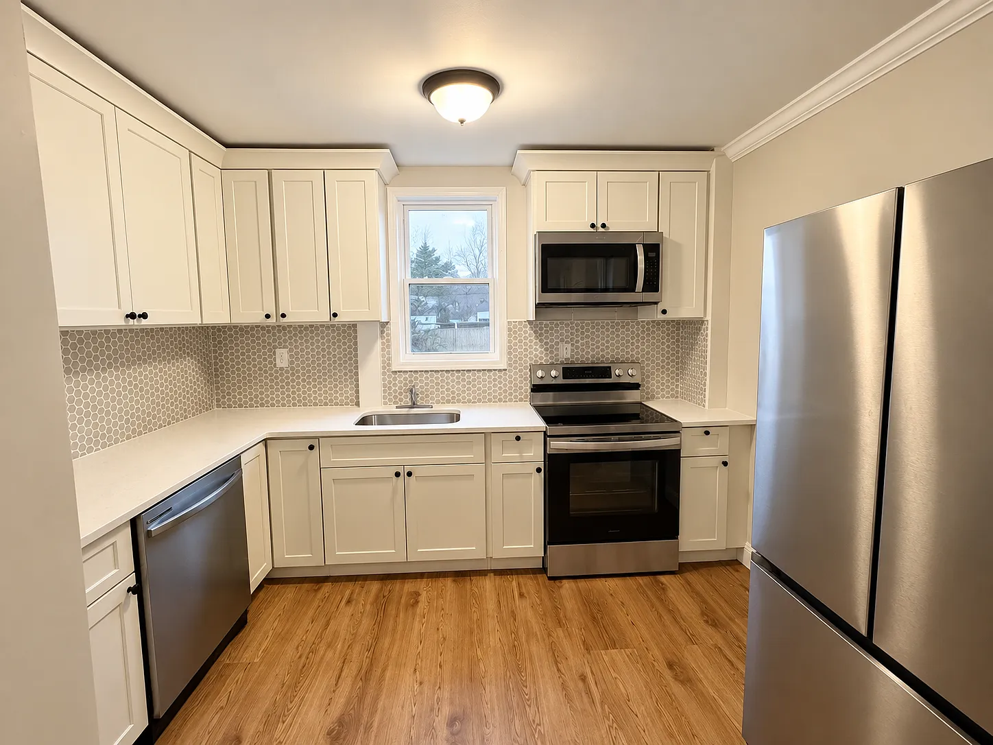 5 bed, 1968 sqft, $2,200 — Photo 3