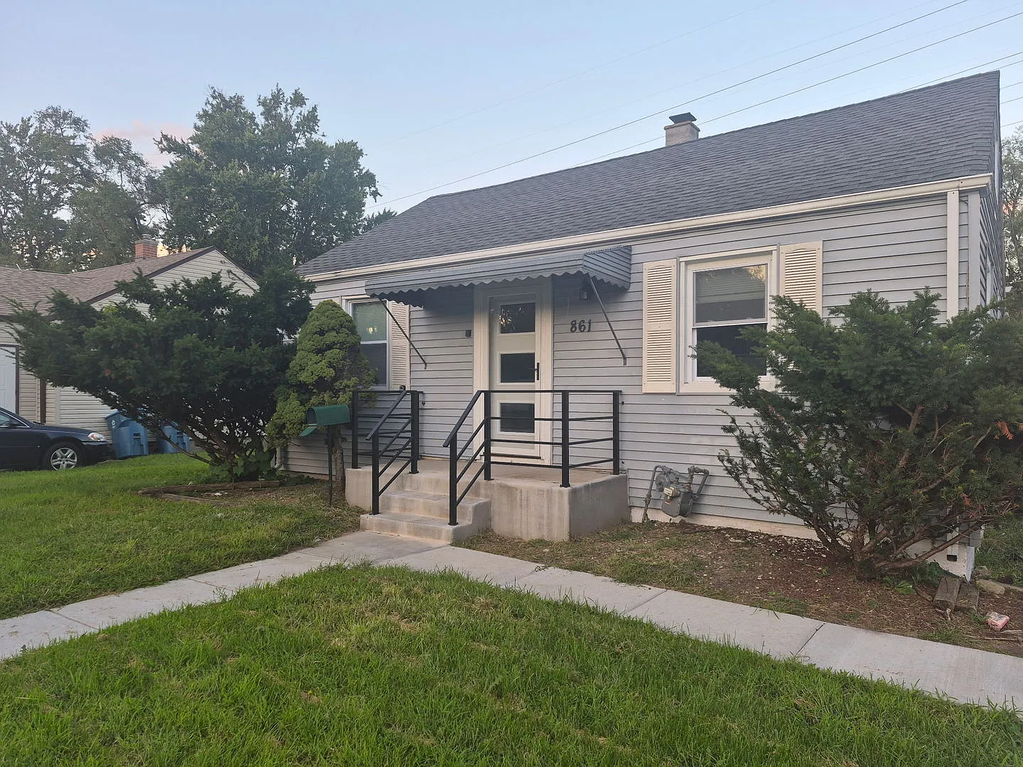 3 bed, 720 sqft, $2,200 — Photo 1