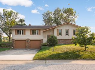 1690 Rockstone Ln, New Brighton, MN 55112