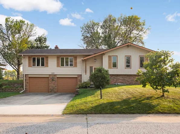 1690 Rockstone Ln, New Brighton, MN 55112