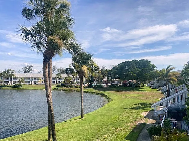 136 Pompano Dr SE #D — Photo 6