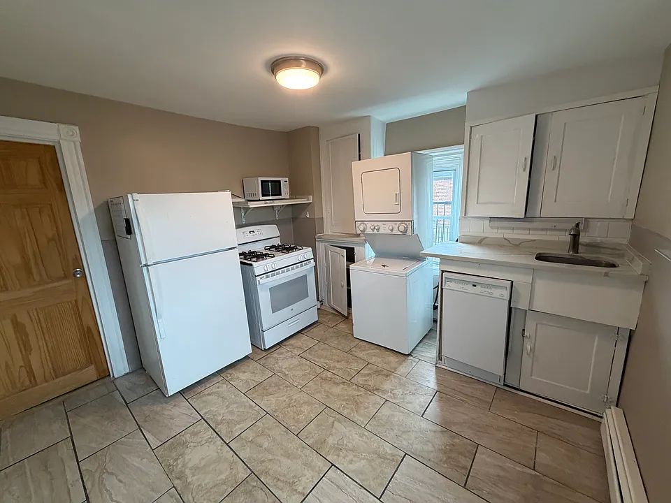4 Barrett Ave #3