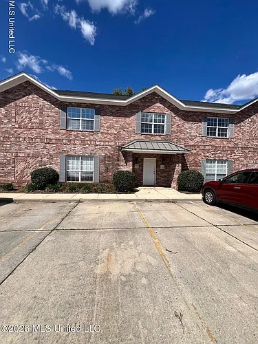 111 Armand Oaks Photo 1