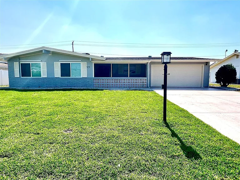 912 La Jolla Ave — Photo 2