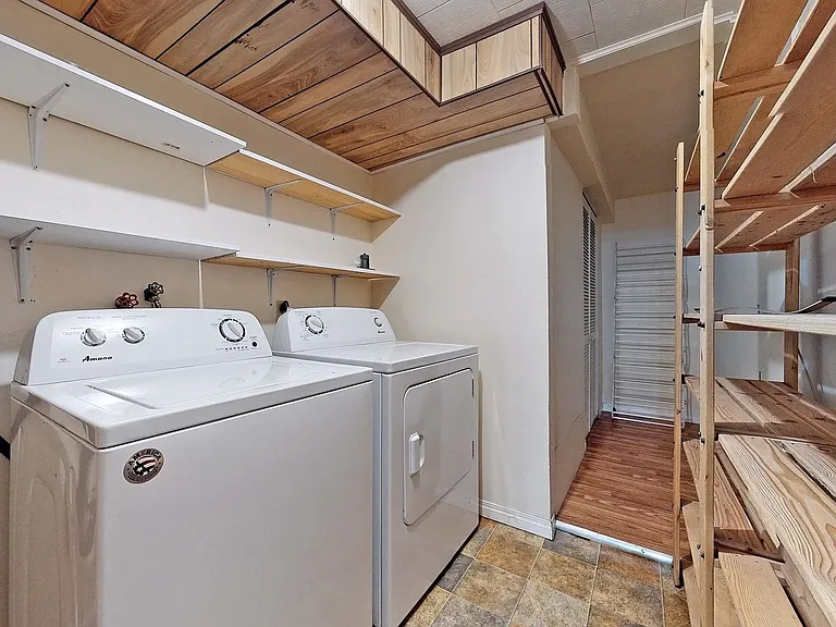 768 Como Lake Ave — Photo 20