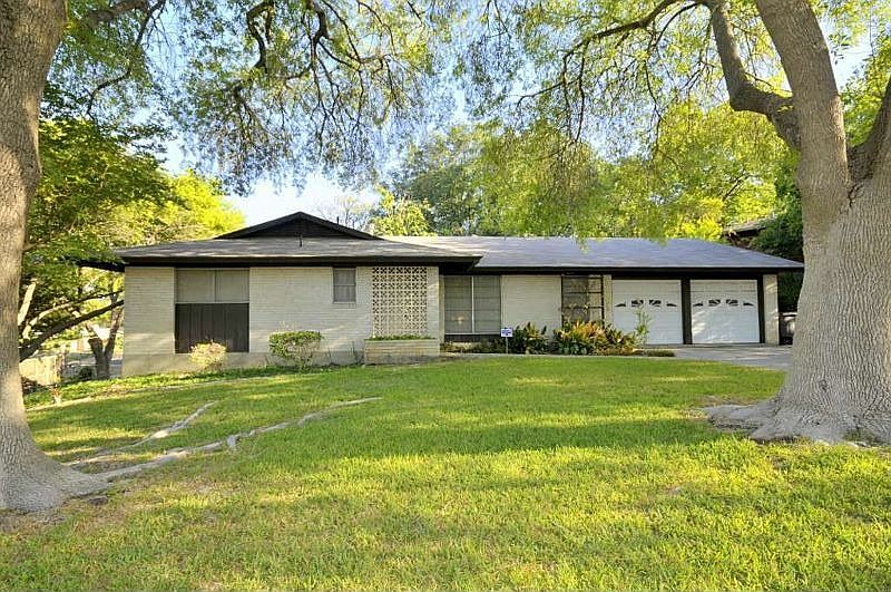 1st image of 306 One Oak Dr