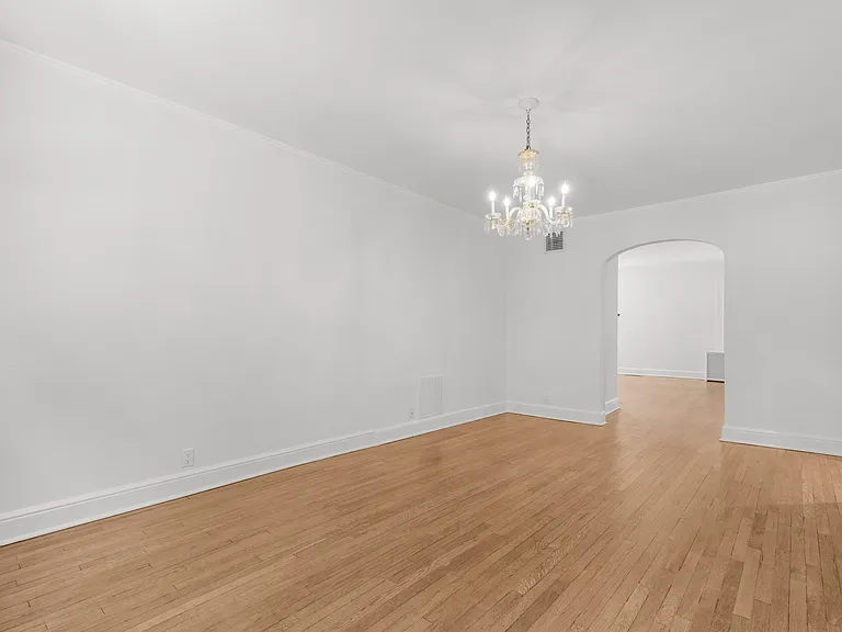 121 Walworth Ave — Photo 11