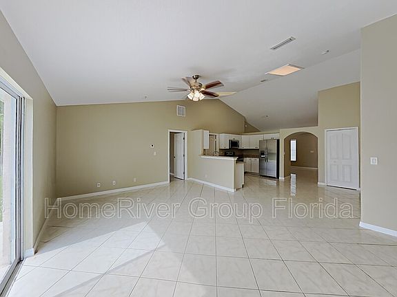 5th image of 442 NW Cornell Ave