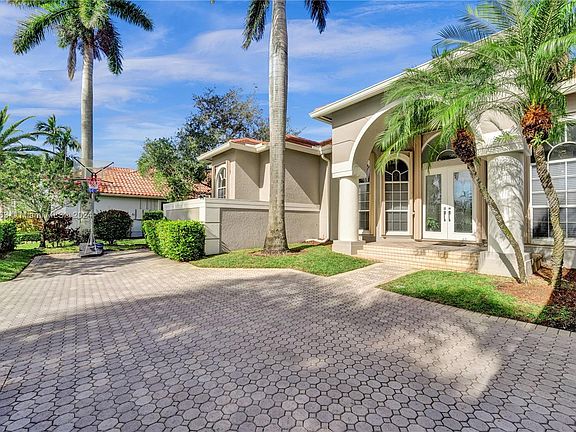 5th image of 2585 Mayfair Ln