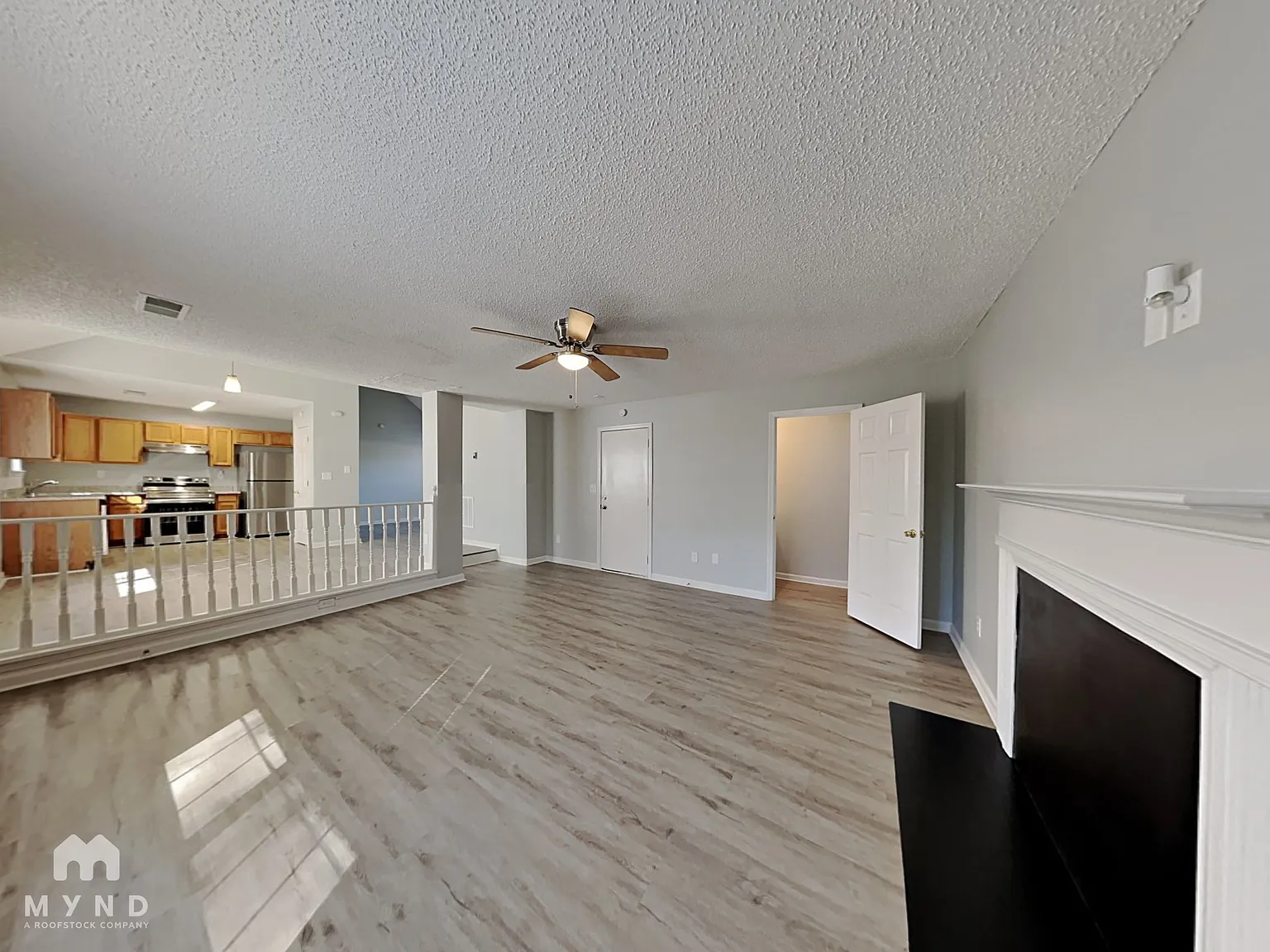 3 bed, 2.5 bath, 1432 sqft, $2,010 — Photo 4