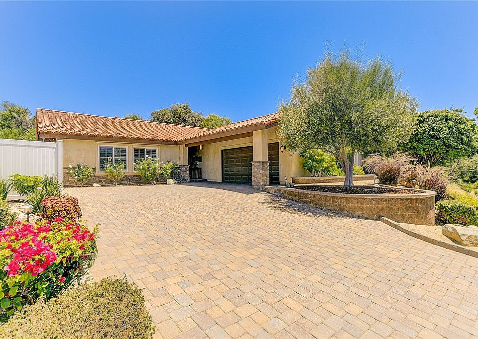 1st image of 13424 Saint Andrews Pl