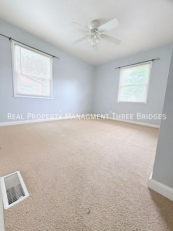 Amazing 3 Bedroom Florissant Home — Photo 2