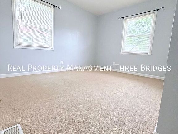 2nd image of 1725 Fernbrook Ln