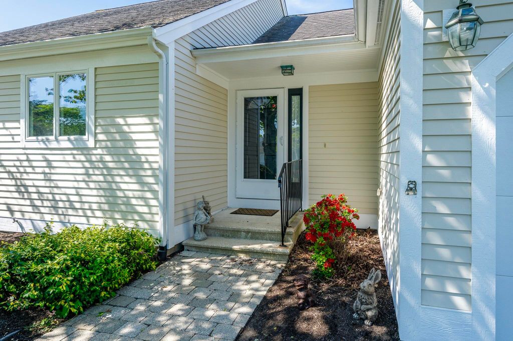 7 Masters Court, Mashpee, MA - View 6
