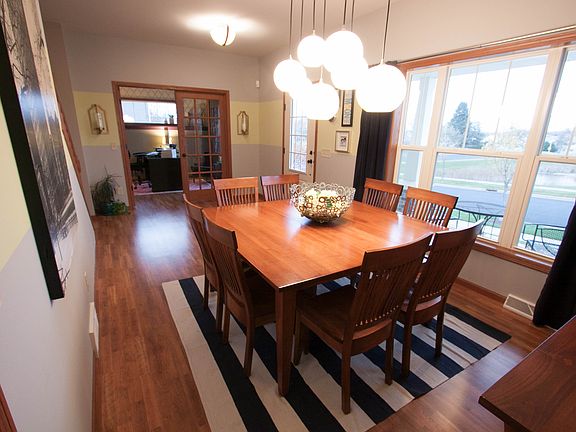 3rd image of 640 Gatsby Glen Dr