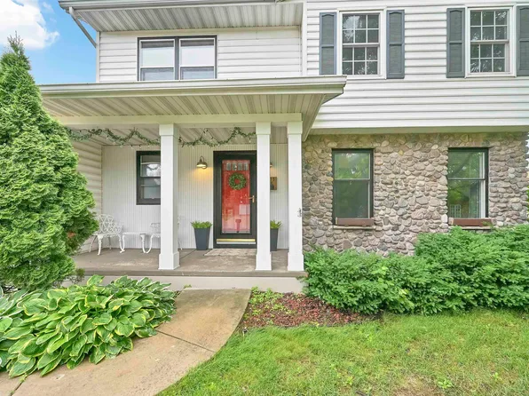 1015 Trailwood Dr, De Pere, WI 54115