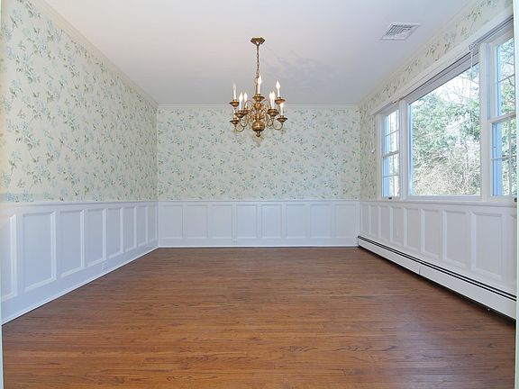 3rd image of 10 Dater Ln