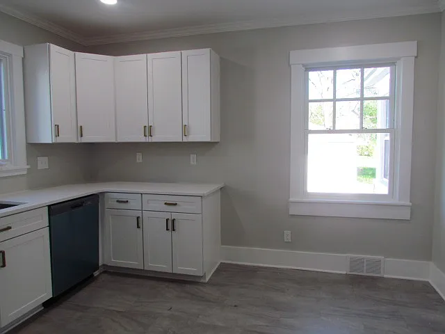View of Kitchen eat - in - area ( overlooks backyard)