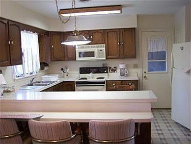 3rd image of 542 Hawley Ave
