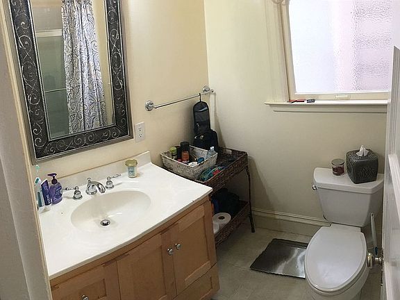 5th image of 536 Green St APT 1