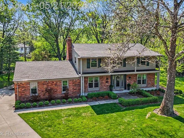 23049 Nottingham Dr, Beverly Hills, MI 48025