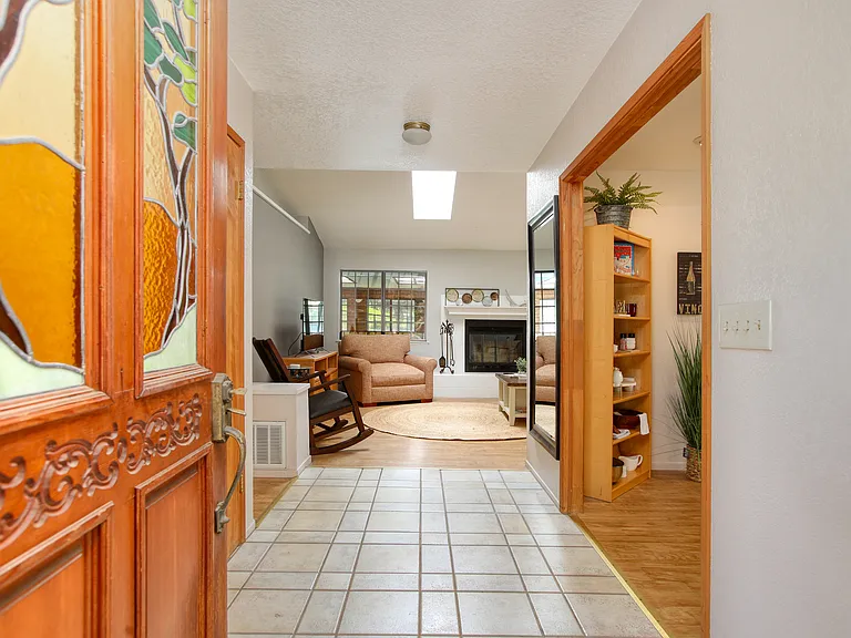 1540 Indiana Way — Photo 14