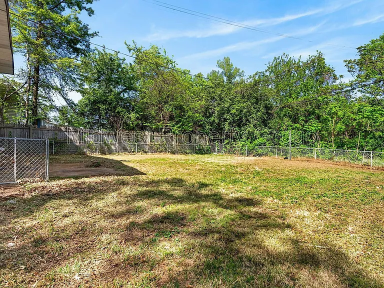 743 Shepley Dr — Photo 19