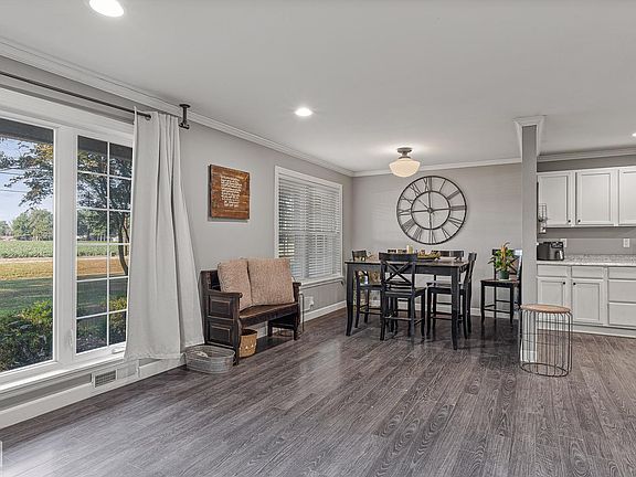 4th image of 102 W Lake St