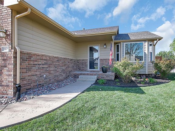 2nd image of 1025 W Basswood Dr