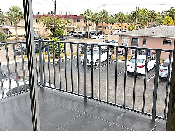 3rd image of 16030 NE 19th Ct APT 201