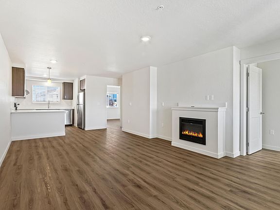 2nd image of 306 E Railroad Ave #D203
