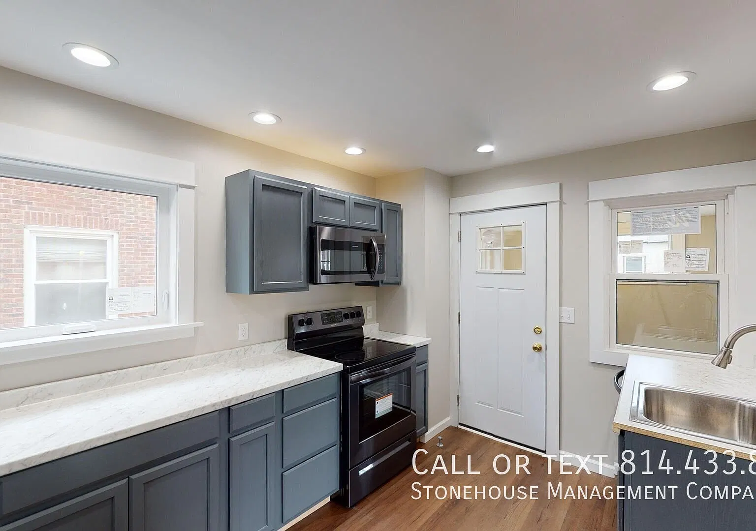 Beautifully renovated Single Family Home across from Washington Park — Photo 1