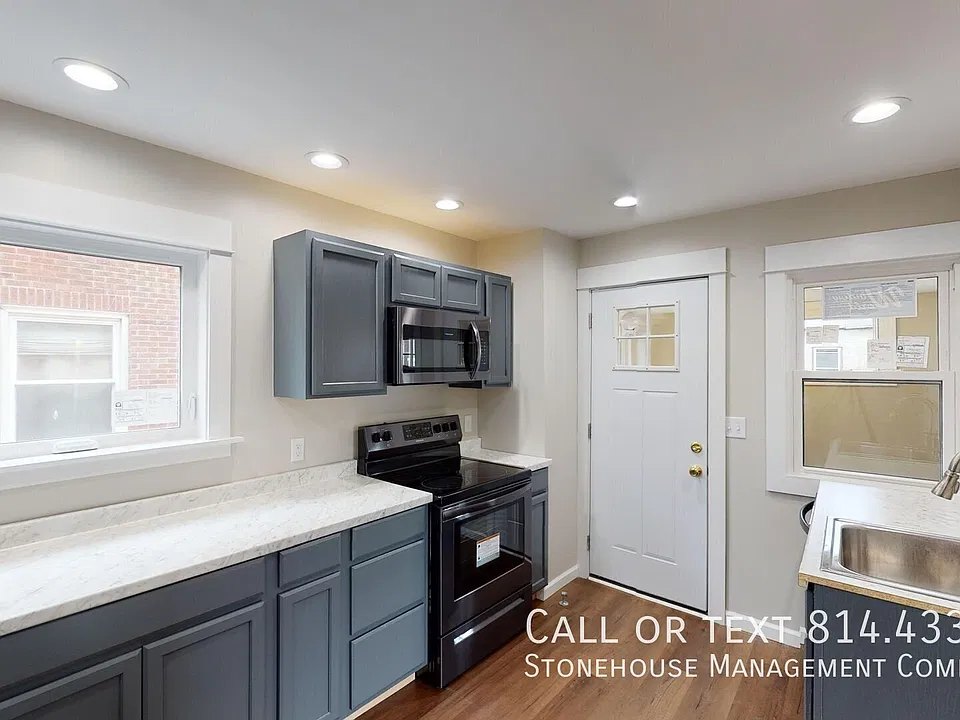 1104 W 23rd St