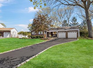 6 Melrose Ct, Commack, NY 11725
