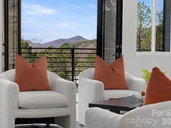 74 Jeranna Rd, Mills River, NC 28759