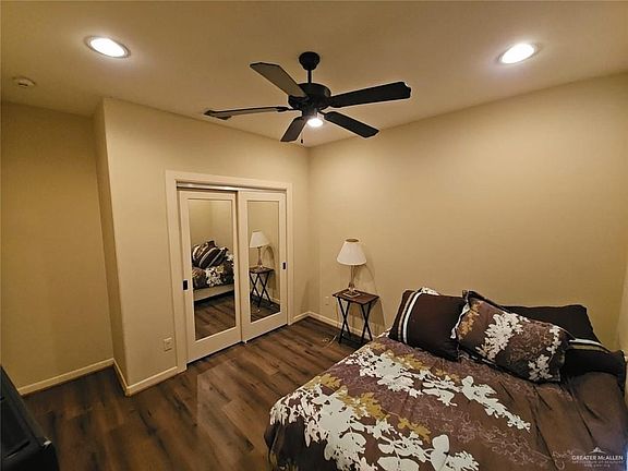 3rd image of 613 E Sandyhills Ave