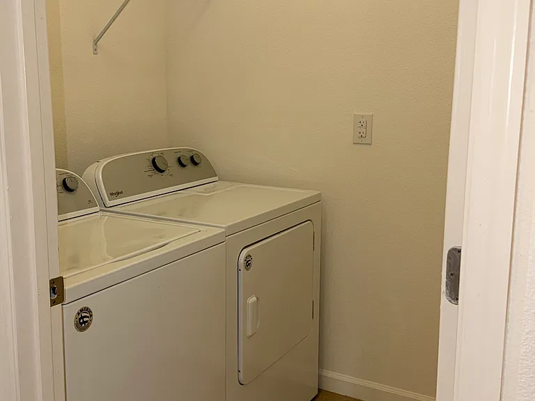 1522 Lexington Sq SW — Photo 15