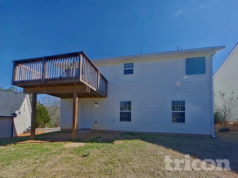 225 Victoria Blvd — Photo 16