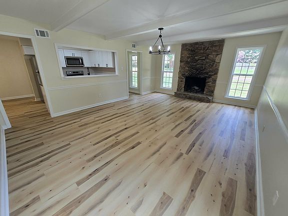 4th image of 6113 Shade Tree Dr
