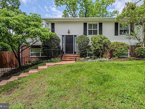 2nd image of 3132 Darwin Dr