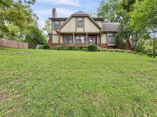 16042 Meadow Ln, Stilwell, KS 66085